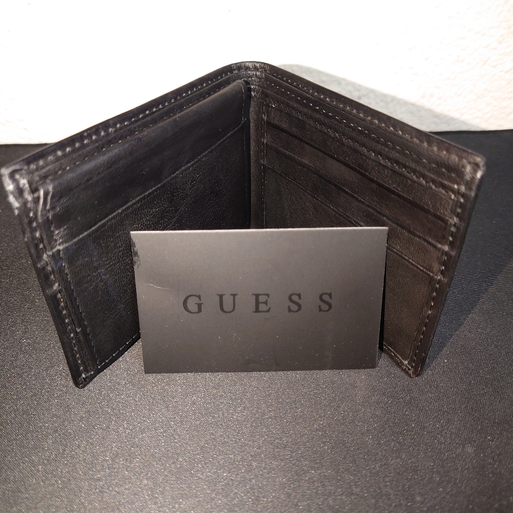 NEW Guess bifold wallet
